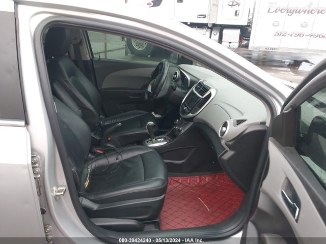 Chevrolet Sonic Premier Auto 2018 1G1JF5SB4J4135659 Image 5
