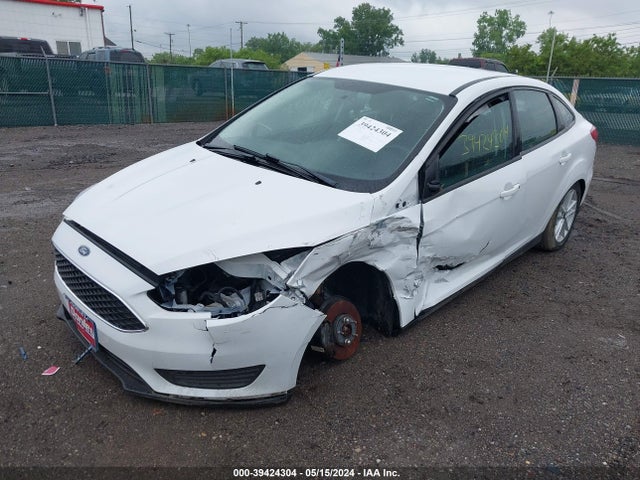 Ford FOCUS SE 2018 1FADP3F2XJL310069 Image 2
