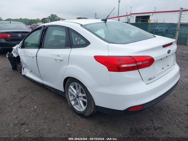 Ford FOCUS SE 2018 1FADP3F2XJL310069 Image 3