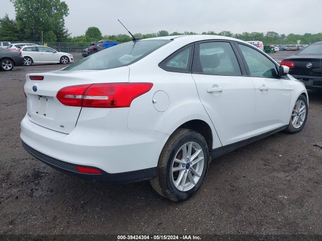 Ford FOCUS SE 2018 1FADP3F2XJL310069 Image 4