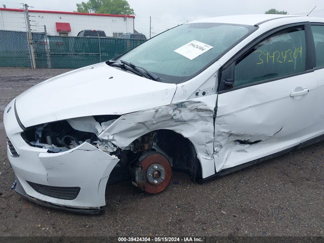 Ford FOCUS SE 2018 1FADP3F2XJL310069 Image 6