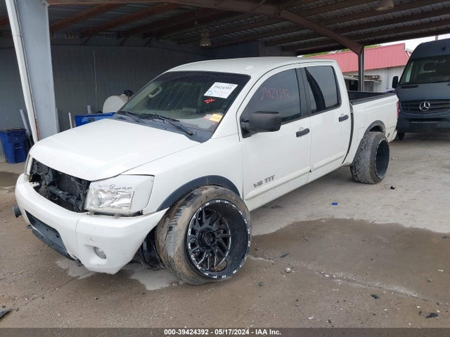 Nissan Titan Pro-4x 2014 1N6BA0EC0EN508548 Image 2