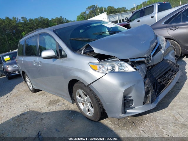 Toyota Sienna Le 8 Passenger 2018 5TDKZ3DC5JS959252 головне зображення