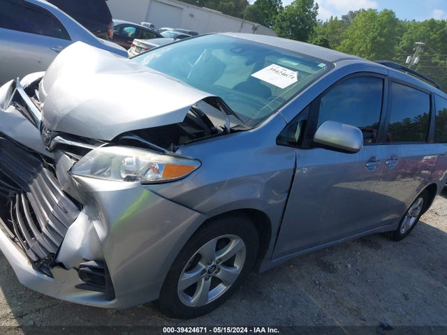 Toyota Sienna Le 8 Passenger 2018 5TDKZ3DC5JS959252 Image 14