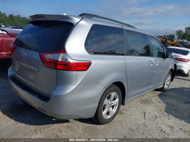 Toyota Sienna Le 8 Passenger 2018 5TDKZ3DC5JS959252 Image 4