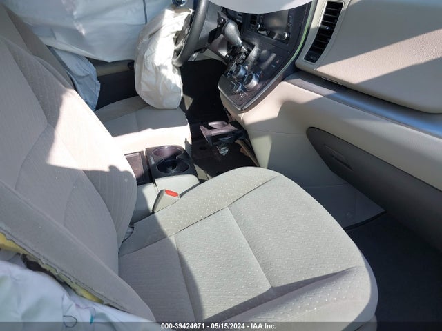 Toyota Sienna Le 8 Passenger 2018 5TDKZ3DC5JS959252 Image 5