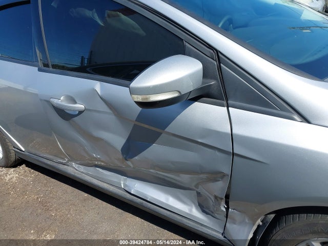 Ford FOCUS SE 2017 1FADP3F21HL314795 Image 6