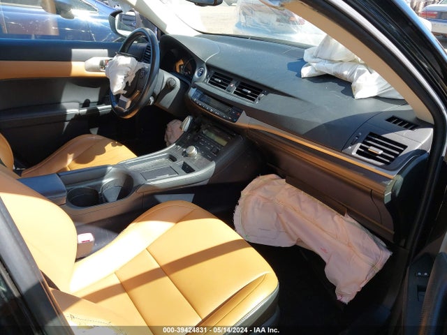 JTHKD5BH1F2248623 Lexus CT 200H