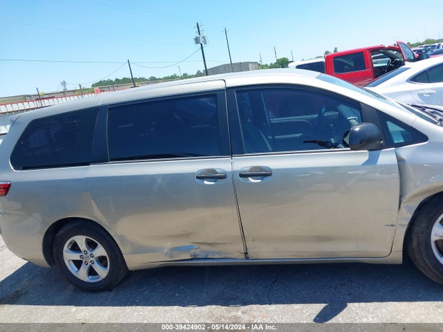 Toyota Sienna L 7 Passenger 2017 5TDZZ3DC6HS834690 Image 13