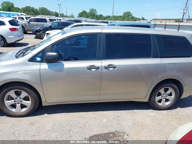 Toyota Sienna L 7 Passenger 2017 5TDZZ3DC6HS834690 Image 14