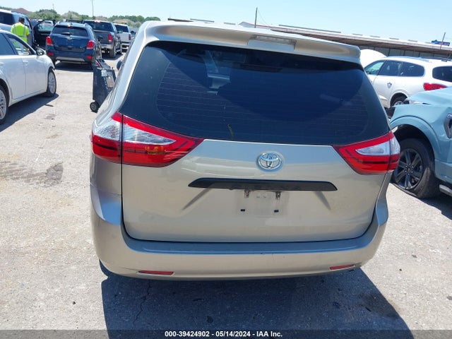 Toyota Sienna L 7 Passenger 2017 5TDZZ3DC6HS834690 Image 16