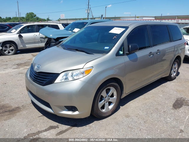 Toyota Sienna L 7 Passenger 2017 5TDZZ3DC6HS834690 Image 2