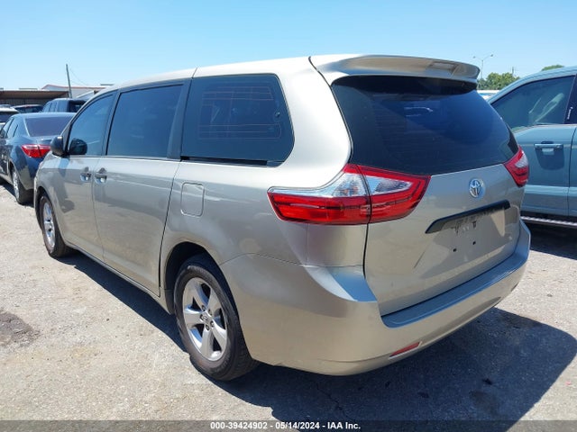 Toyota Sienna L 7 Passenger 2017 5TDZZ3DC6HS834690 Image 3