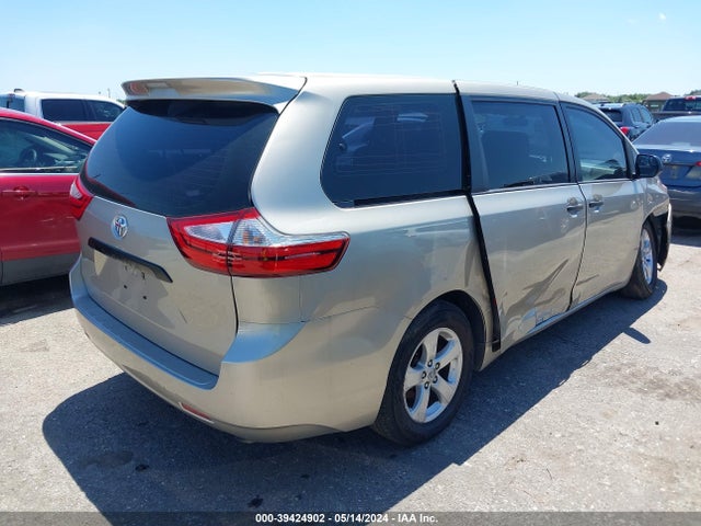 Toyota Sienna L 7 Passenger 2017 5TDZZ3DC6HS834690 Image 4