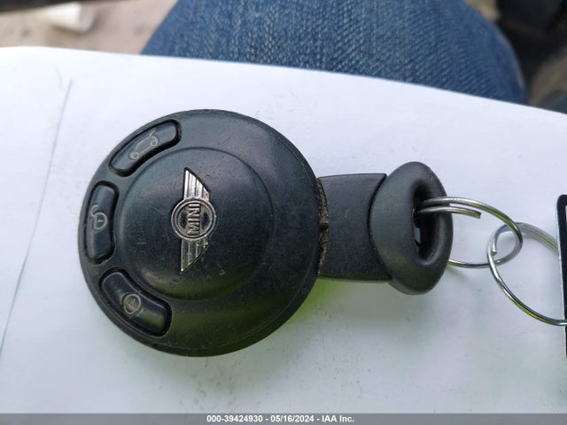 2010 MINI COOPER S WMWMS3C55ATY51048 Photo 10