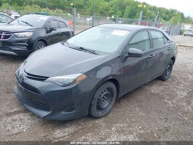 Toyota COROLLA LE 2018 5YFBURHE9JP816388 Image 2