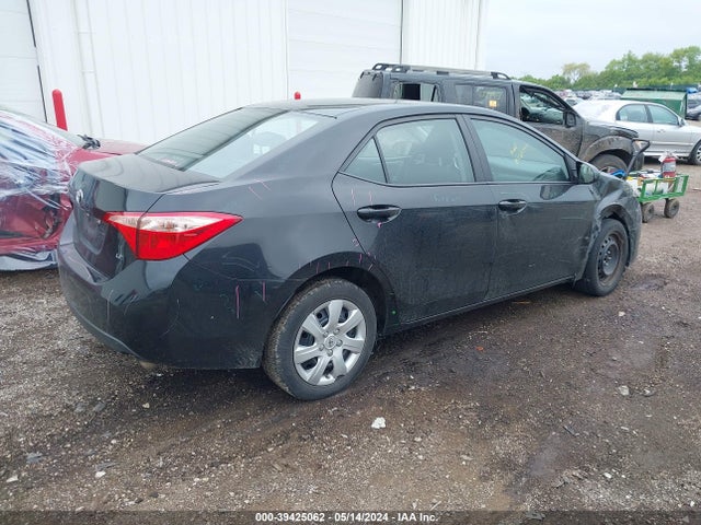 Toyota COROLLA LE 2018 5YFBURHE9JP816388 Image 4