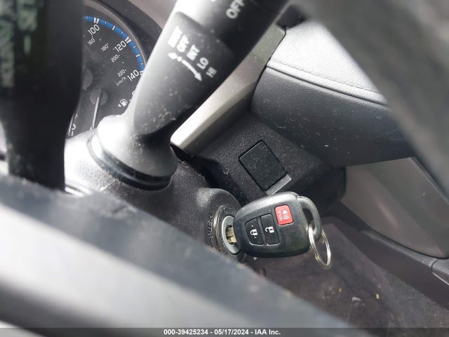 Toyota RAV4 LE 2018 2T3ZFREV2JW451443 Image 11