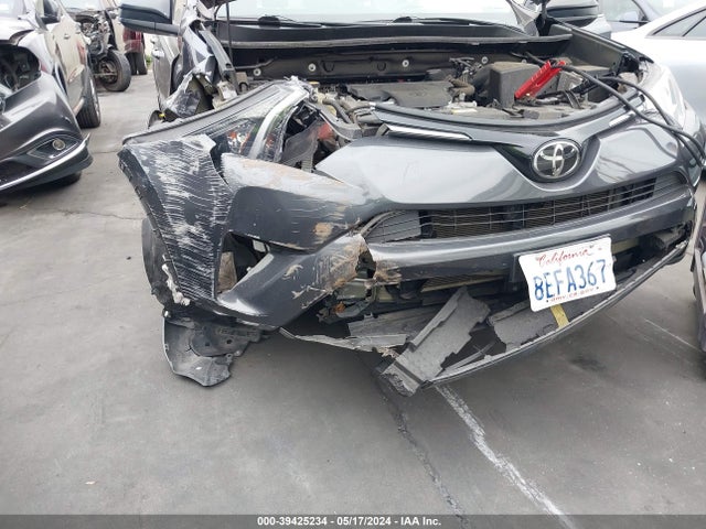 Toyota RAV4 LE 2018 2T3ZFREV2JW451443 Image 17