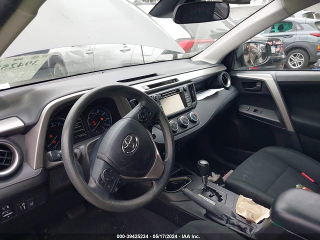 Toyota RAV4 LE 2018 2T3ZFREV2JW451443 Image 5