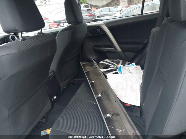 Toyota RAV4 LE 2018 2T3ZFREV2JW451443 Image 8