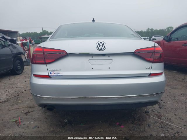 1VWAT7A39HC067121 Volkswagen Passat 1.8t S