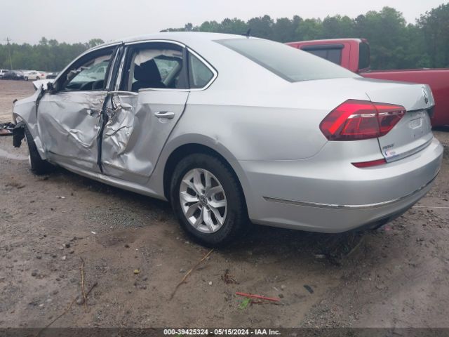 1VWAT7A39HC067121 Volkswagen Passat 1.8t S