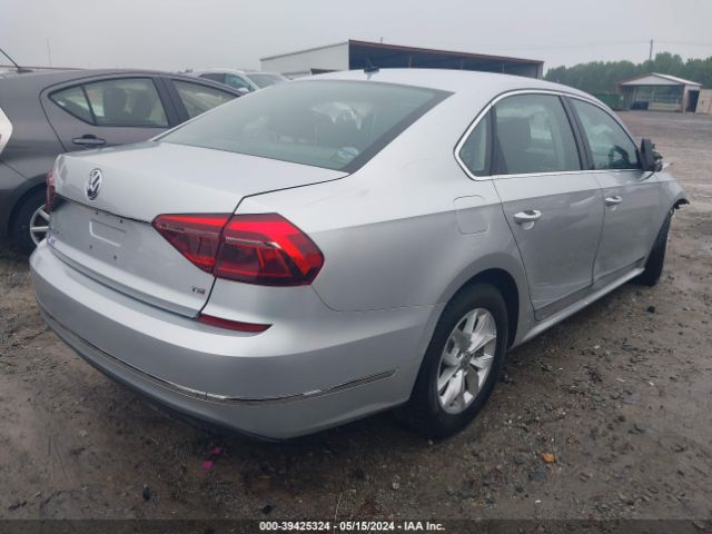1VWAT7A39HC067121 Volkswagen Passat 1.8t S