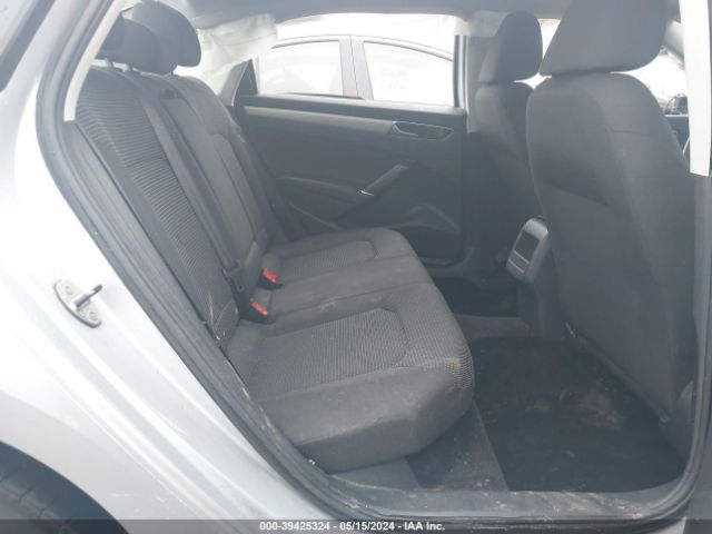 1VWAT7A39HC067121 Volkswagen Passat 1.8t S