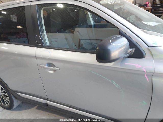 JA4AD2A36GZ003742 Mitsubishi Outlander Es