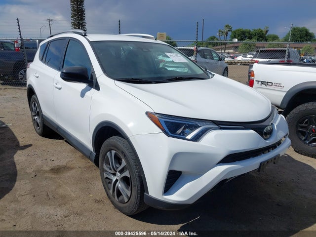 Toyota RAV4 LE 2018 2T3ZFREV3JW488632 main image