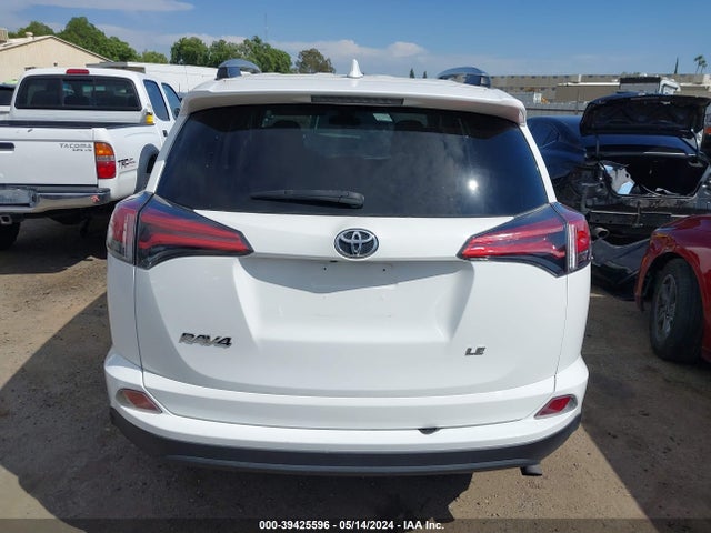 Toyota RAV4 LE 2018 2T3ZFREV3JW488632 Image 17