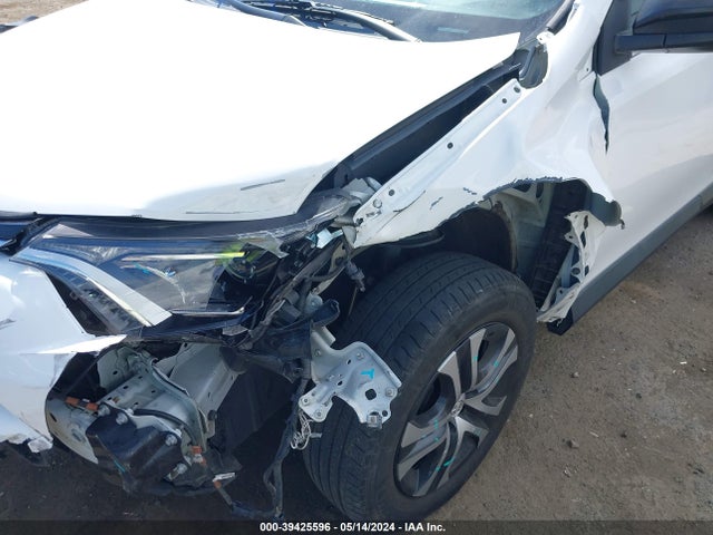 Toyota RAV4 LE 2018 2T3ZFREV3JW488632 Image 20