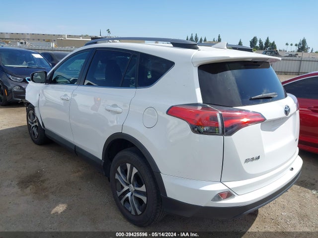 Toyota RAV4 LE 2018 2T3ZFREV3JW488632 Image 3