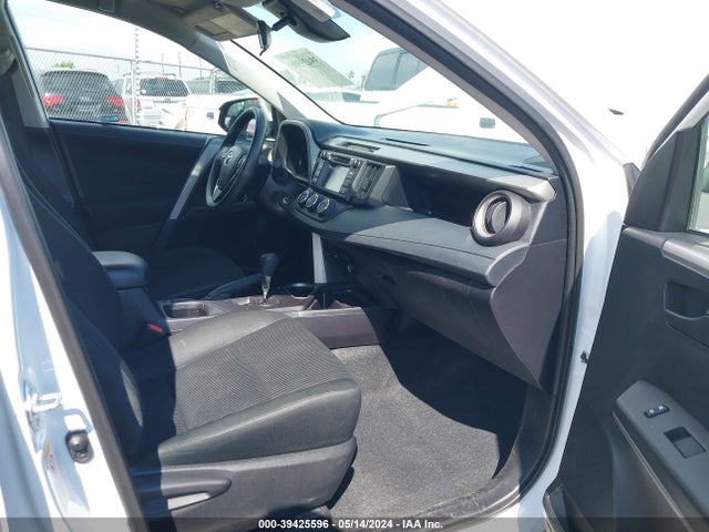 Toyota RAV4 LE 2018 2T3ZFREV3JW488632 Image 5