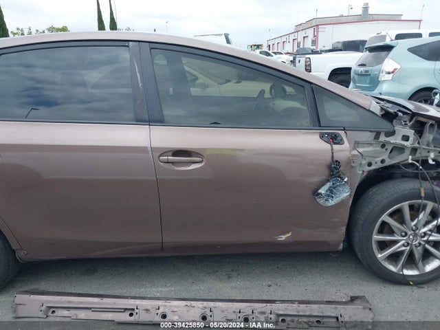 Toyota Prius V Five 2017 JTDZN3EU3HJ065680 Image 13