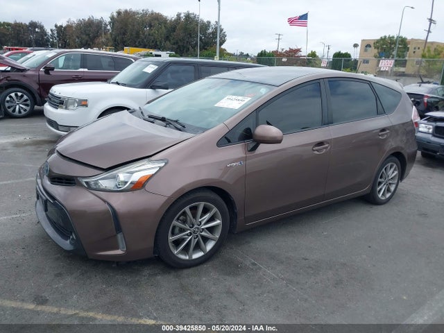 Toyota Prius V Five 2017 JTDZN3EU3HJ065680 Image 2