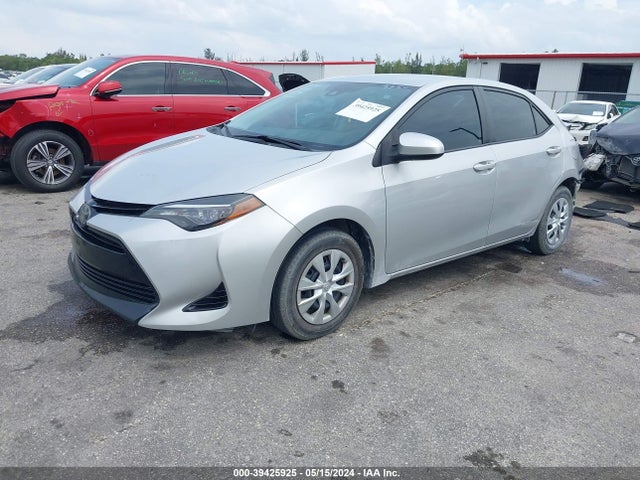 Toyota COROLLA L 2017 5YFBURHE1HP668750 Image 2