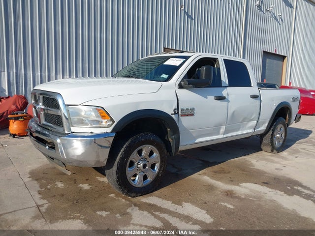 3C6UR5CL4JG341285 RAM 2500 Tradesman  4x4 6'4 Box