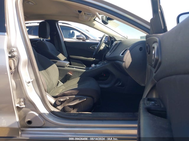 Chrysler 200 Limited 2015 1C3CCCAB1FN607790 Image 5