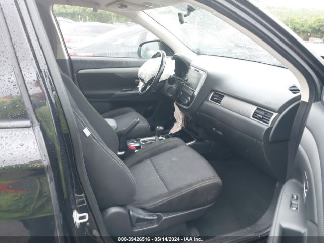 JA4AD3A32JJ003491 Mitsubishi Outlander Se