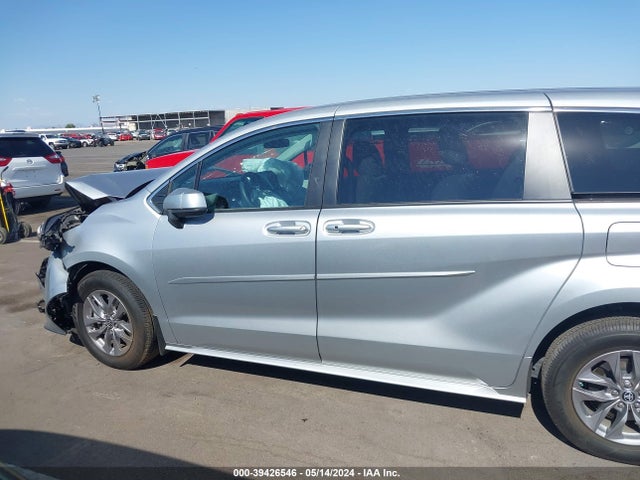 Toyota SIENNA LE 2023 5TDKSKFC5PS074277 Image 14