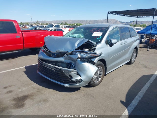 Toyota SIENNA LE 2023 5TDKSKFC5PS074277 Image 2