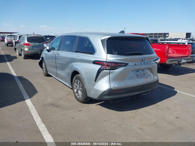 Toyota SIENNA LE 2023 5TDKSKFC5PS074277 Image 3