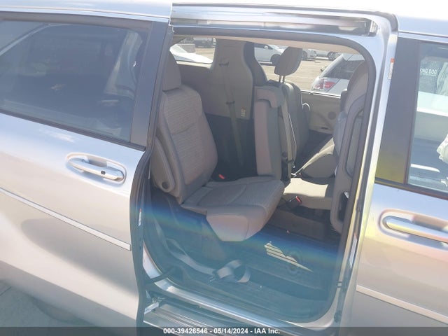 Toyota SIENNA LE 2023 5TDKSKFC5PS074277 Image 8