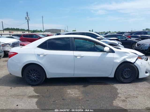 Toyota COROLLA LE 2018 2T1BURHE8JC003012 Image 13