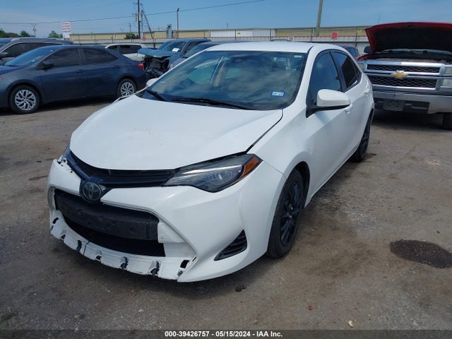 Toyota COROLLA LE 2018 2T1BURHE8JC003012 Image 2