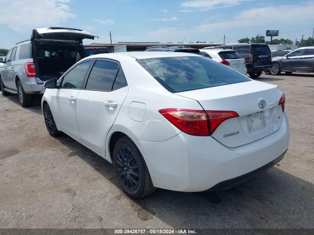 Toyota COROLLA LE 2018 2T1BURHE8JC003012 Image 3