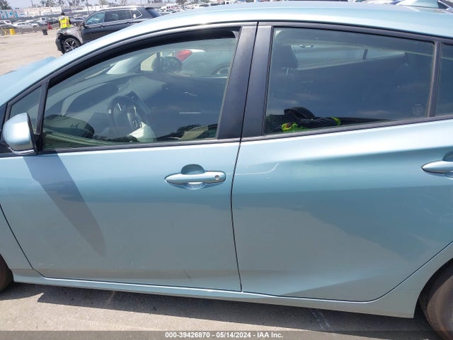 Toyota Prius Two 2017 JTDKBRFU6H3053071 Image 13
