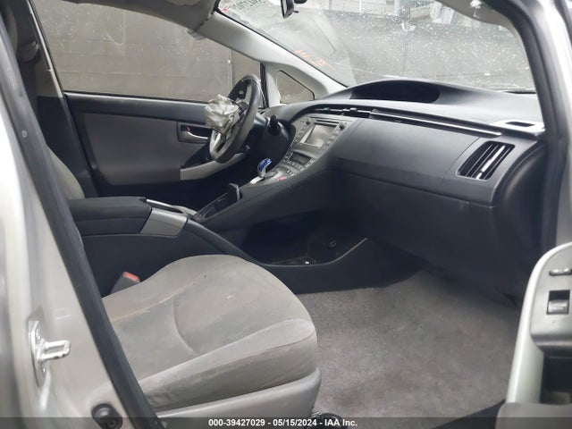 Toyota Prius Three 2014 JTDKN3DU5E1779275 Image 5